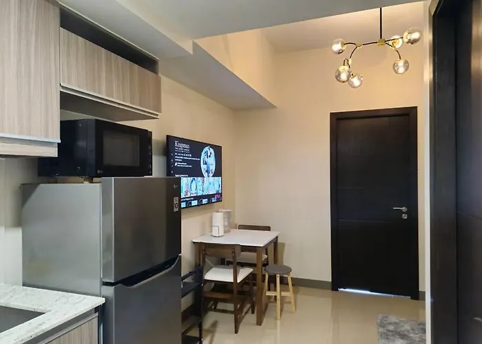 Modern & New, Work Desk, Fast Internet, Balcony * Manila