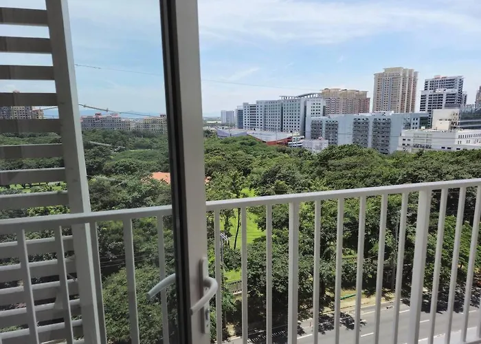 Modern & New, Work Desk, Fast Internet, Balcony Apartment *