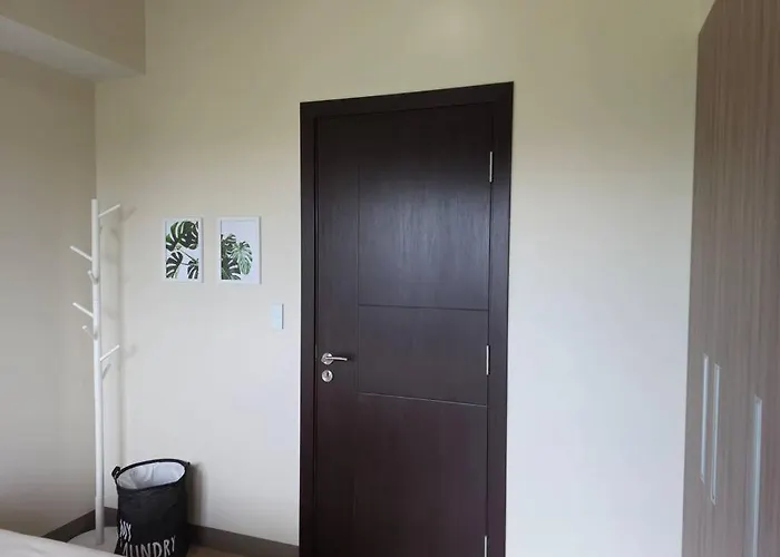 Modern & New, Work Desk, Fast Internet, Balcony Apartment Manila