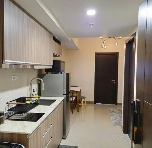 Apartment Modern & New, Work Desk, Fast Internet, Balcony Manila