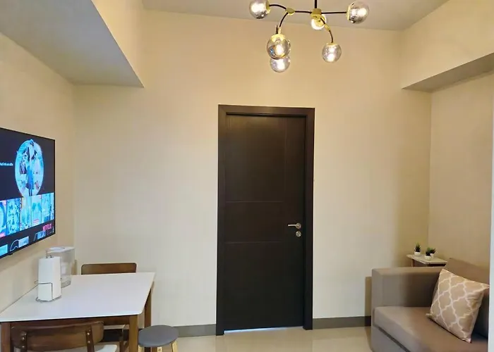 Modern & New, Work Desk, Fast Internet, Balcony Apartment