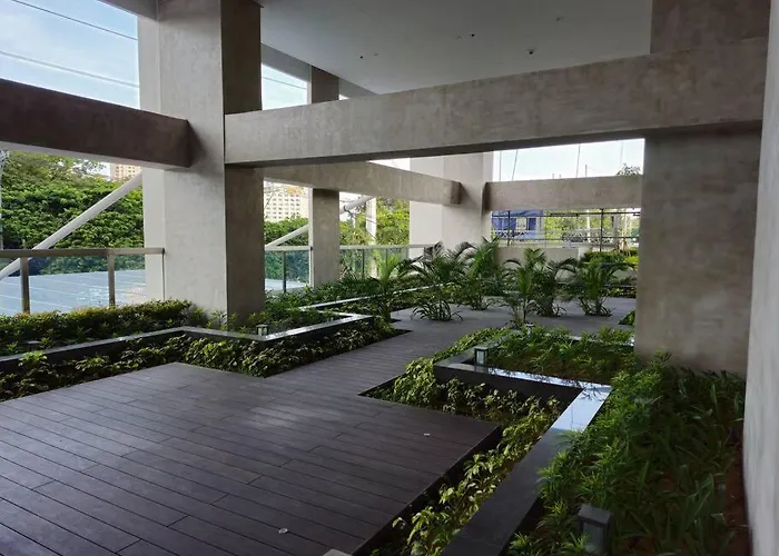 Apartment Modern & New, Work Desk, Fast Internet, Balcony Manila