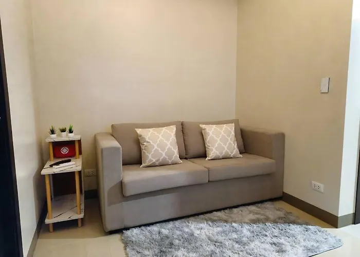 Modern & New, Work Desk, Fast Internet, Balcony Apartment *