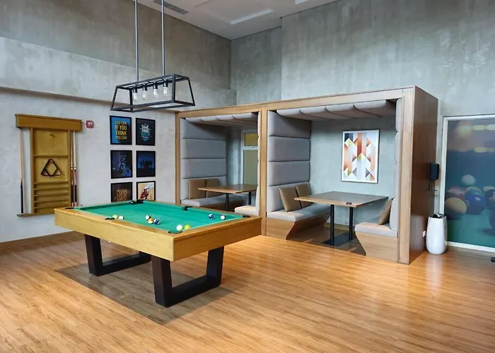 Apartment Modern & New, Work Desk, Fast Internet, Balcony *