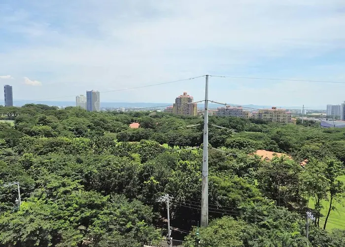 Modern & New, Work Desk, Fast Internet, Balcony Apartment Manila