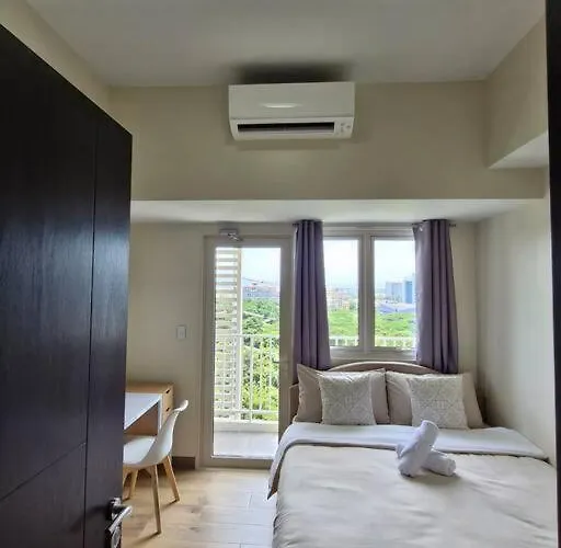 Modern & New, Work Desk, Fast Internet, Balcony Apartment *