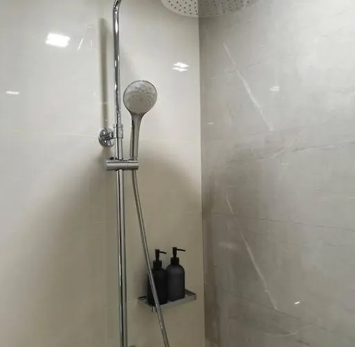 Apartment Modern & New, Work Desk, Fast Internet, Balcony *
