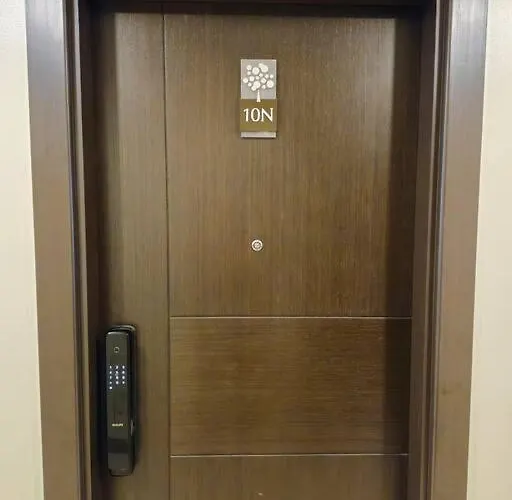 Modern & New, Work Desk, Fast Internet, Balcony * Manila